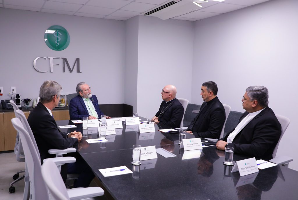 Reunião aborda assistolia fetal entre CFM e CNBB