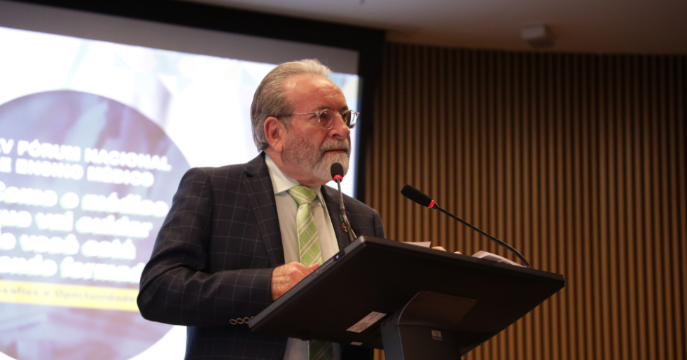 Presidente do CFM defende aprovação do Exame Nacional de Proficiência em Medicina