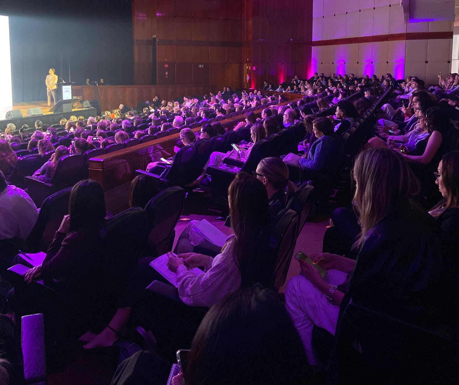 Dermatologistas discutem tratamentos imunológicos para Psoríase e Hidradenite Supurativa em evento nacional