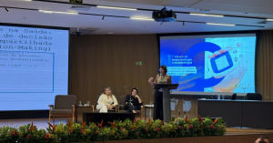 Palestrantes abordam desafios da adesão ao tratamento em evento sobre educação médica