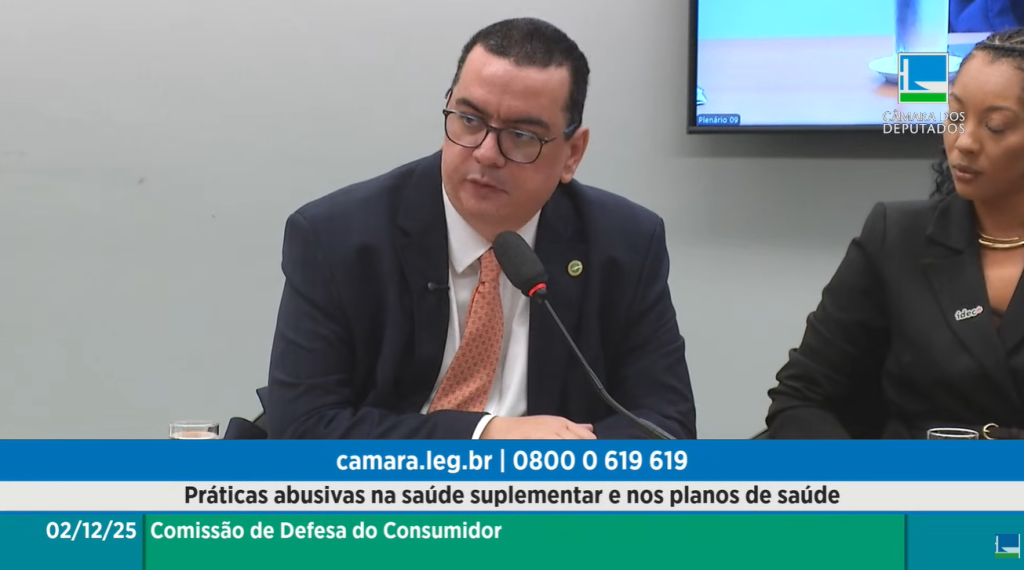 CFM defende resolução que proíbe glosa de procedimentos em audiência na Câmara dos Deputados