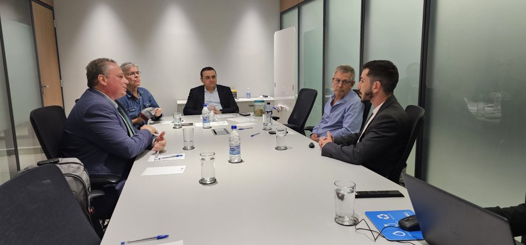 CFM recebe representantes do documentário Além da Escuridão