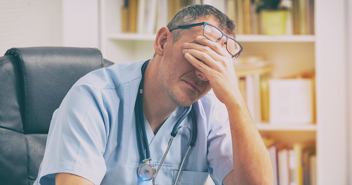 Impacto das Regulamentações Federais na Síndrome de Burnout dos Médicos