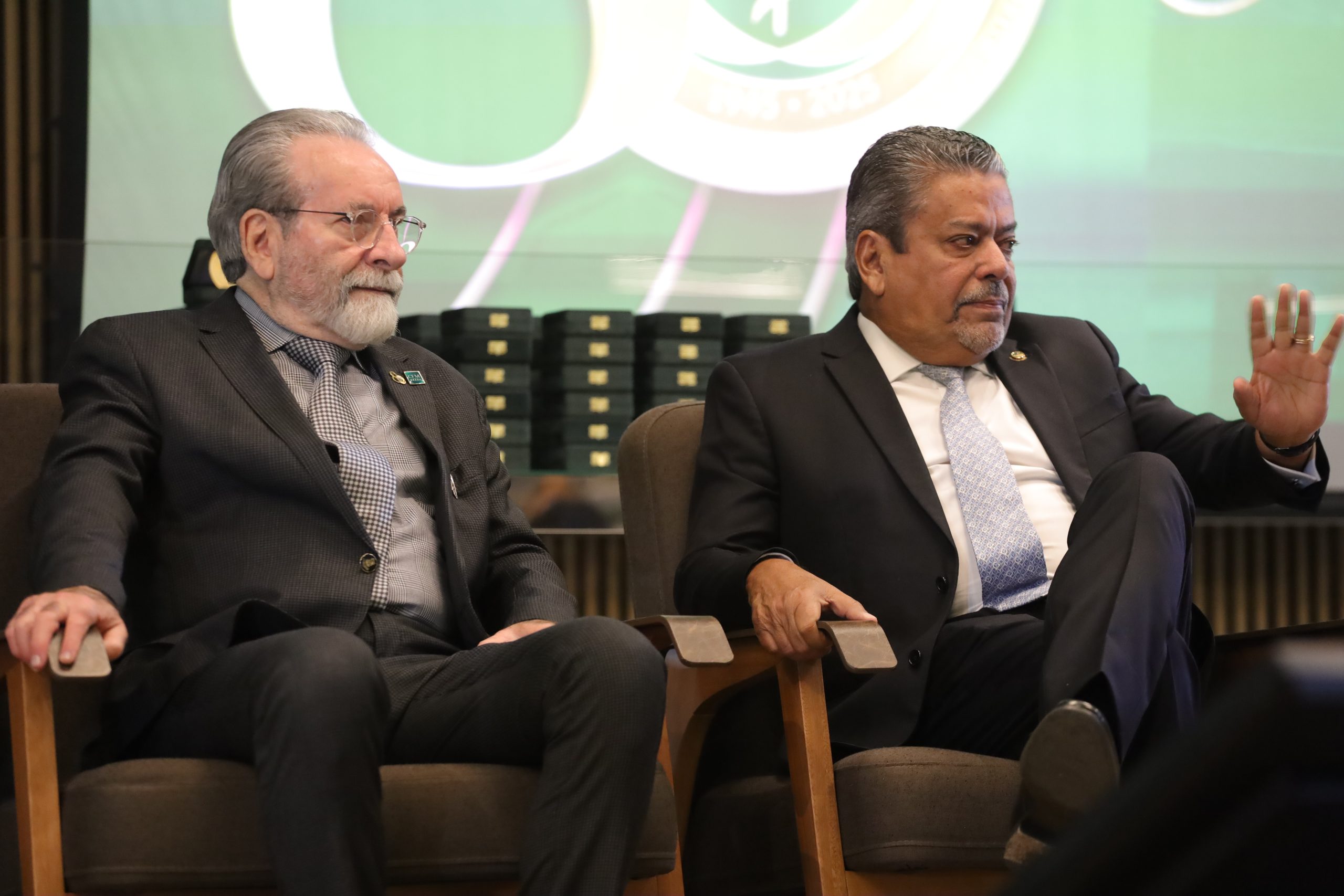 Senador propõe projeto para sustar resolução que autoriza cirurgias estéticas por profissionais não médicos