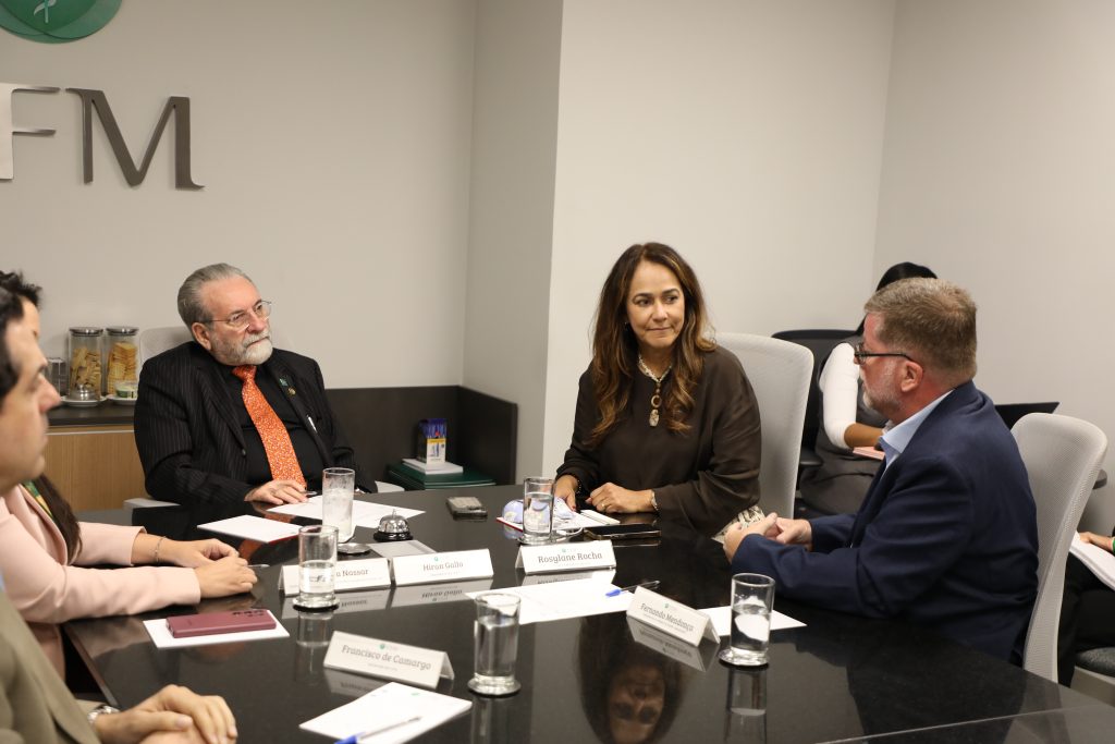 Presidentes do CFM e FMB se reúnem para discutir piso salarial dos médicos