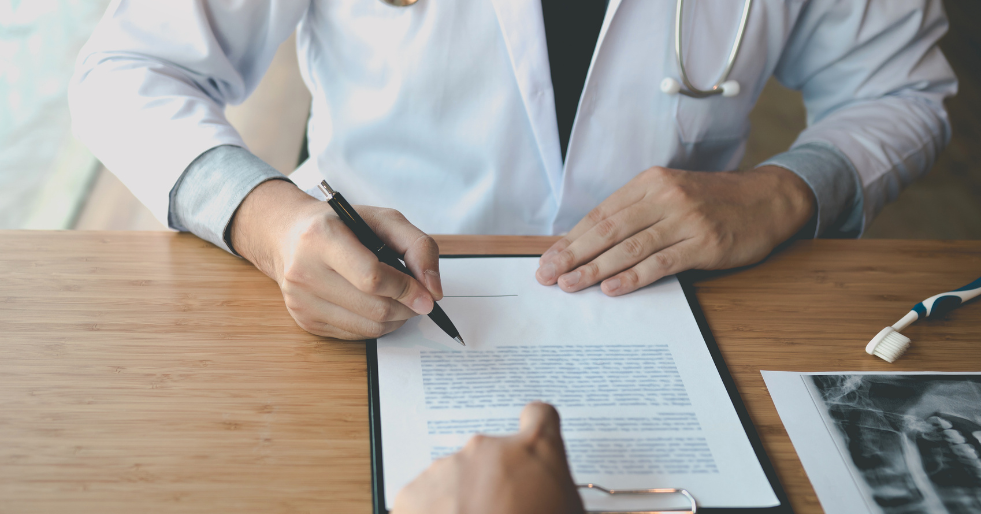 Novas regras proíbem vantagens econômicas na contratação de médicos
