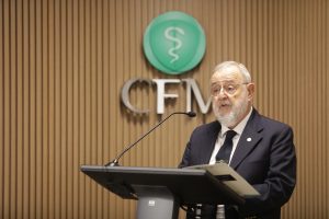 Webinar do CFM aborda Medicina de Precisão na Hematologia e Gerenciamento de Sangue